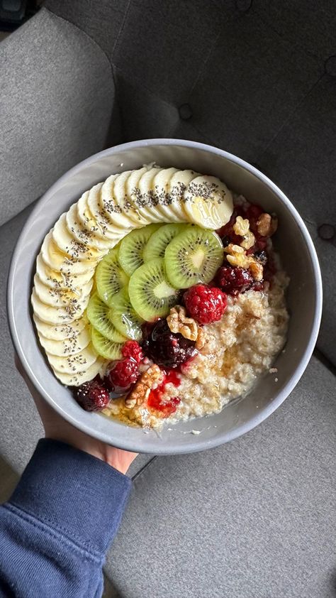 Benefits Of Intermittent Fasting, Oatmeal With Fruit, Healthy Food Inspiration, Healthy Food Dishes, Healthy Homemade Recipes, Snacks Saludables, Healthy Food Motivation, Healthy Lifestyle Food, Pre Workout