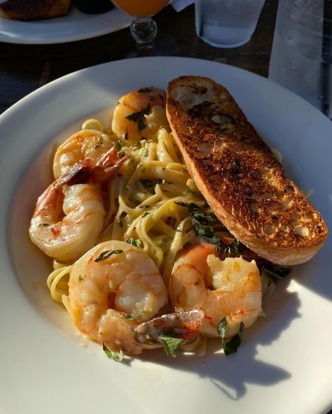 Gladstones Malibu • #food #malibu #pasta #lunch #shrimp Malibu Food, Pasta Lunch, Street Food, Pasta, Meat, Quick Saves