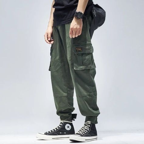 Army Fashion Man, Army Green Cargo Pants Outfit Men, Japanese Casual Outfits Men, Army Look Fashion, Men Joggers Outfit, Green Men Outfit, Green Pants Outfit Men, Male Street Fashion, Japanese Cargo Pants