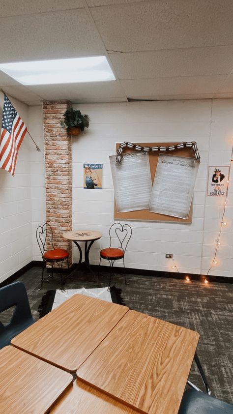 Highschool Classroom Decor, History Teacher Classroom, High School History Classroom, Classroom Tree, Ultrasound Technician, Teacher Aesthetic, High School History, Classroom Decor High School, History Classroom