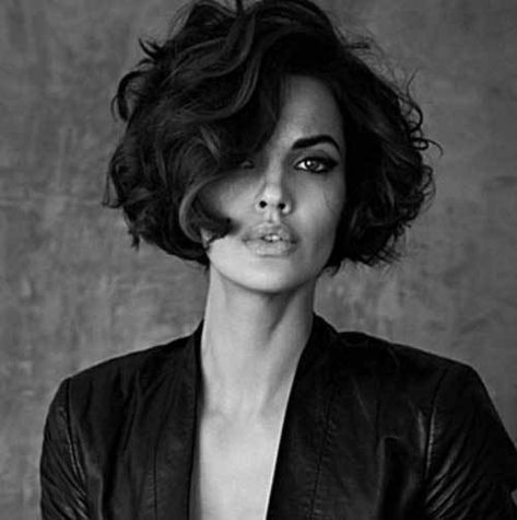 21 Stylish and Glamorous Curly Bob Hairstyle for Women - Hottest Haircuts Modern Haircuts, Short Curly Bob, 2015 Hairstyles, Curly Bob Hairstyles, Haircut For Thick Hair, Short Bob Hairstyles, Hairstyles Haircuts, Short Hairstyles For Women, Vintage Hairstyles