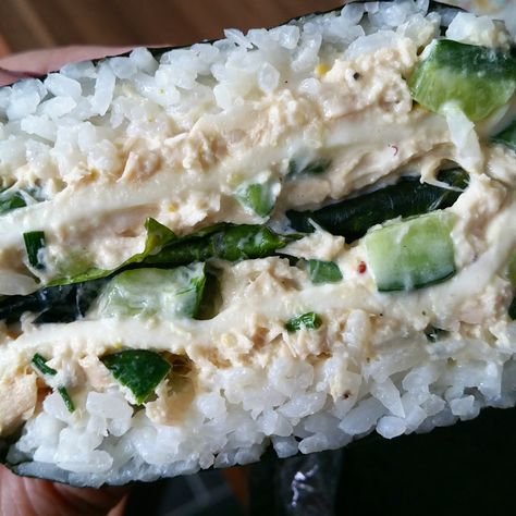 tunaonigirazu_02 Nori Sandwich, Salted Salmon, Rice Sandwich, Musubi Recipe, Sashimi Recipe, Beef Teriyaki, Tuna Rice, Tuna Salad Sandwich, Spam Musubi