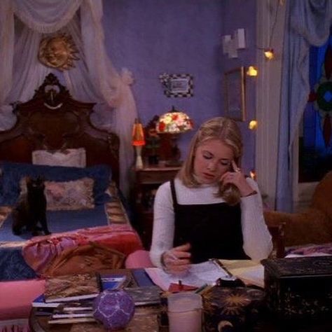 Alice In Wonderland Bedroom, Witch Bedrooms, Sabrina Witch, Sabrina The Teenage Witch, Witch Room, Childhood Memories 90s, Cute Room, Sabrina Spellman, Devil Wears Prada