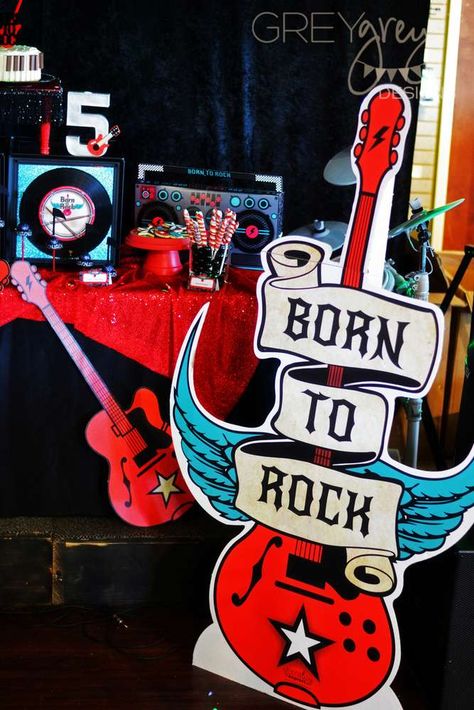 Born to Rock Party | Music Themed Birthday Party Ideas #musicbirthday #rockstarparty Rock Star Party Favors, Festa Rock Roll, Rock And Roll Birthday Party, Rock Star Theme, Pop Star Party, Born To Rock, Rock And Roll Birthday, Music Theme Birthday, Rockstar Birthday