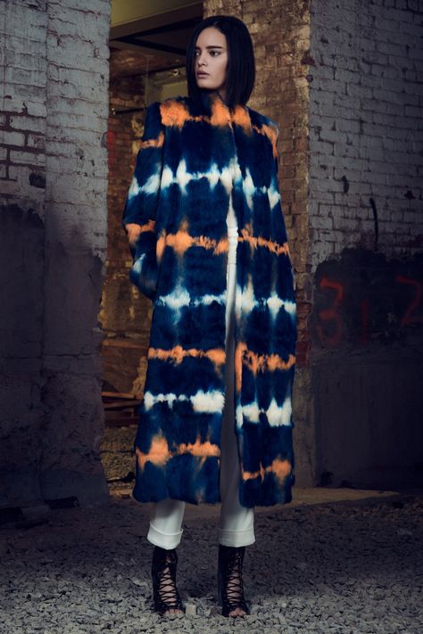 Shibori Fashion, Sally Lapointe, Sheer Pants, Mode Kimono, Tie Dye Fashion, How To Tie Dye, Dress Art, Shibori Tie Dye, Tie Dye Diy