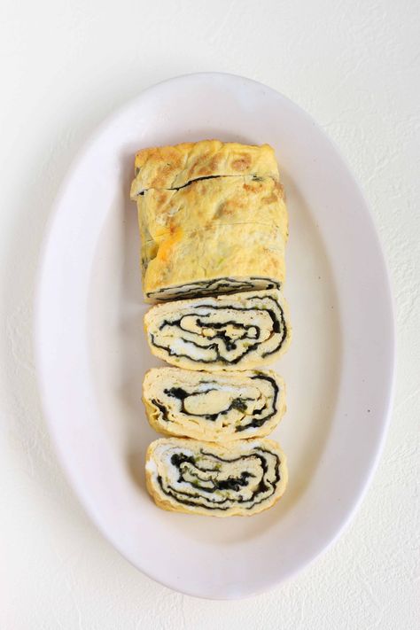 Tamagoyaki (Japanese Rolled Egg) recipe using Nori sheet. Just roll Nori sheet together with egg, it will make a special looking tamagoyaki. Nori Recipe, Rolled Egg, Tamagoyaki Recipe, Japanese Rice Dishes, Healthy Japanese Recipes, Japanese Side Dish, Side Dishes For Fish, Egg Recipe, Japanese Recipes