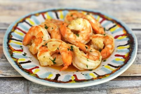 This slow cooker garlic shrimp will be an instant hit with your family and friends. The dish is surprisingly easy to fix and cook in the slow cooker. Cook Shrimp, Shrimp Appetizer, Crockpot Appetizers, Best Crockpot Recipes, Australia Food, Classic Recipes, Seafood Appetizers, Shrimp Scampi, Garlic Shrimp