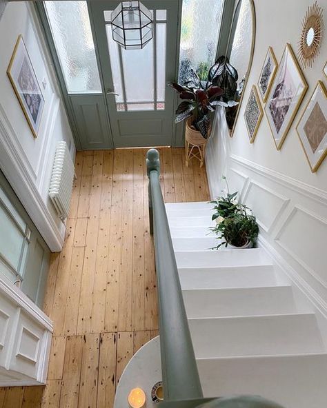 Colourful Architraves, Green And White Staircase, White Landing And Stairs, Green Banister Ideas, Green Stair Banister, Green And White Entryway, Stair Banister Colours, Colourful Banister, Card Room Green Hallway