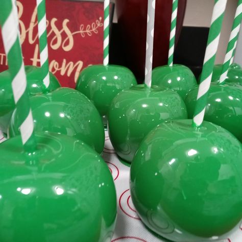 Apple Treats, Apple Treat, Candy Apple, Candy Apples, Christmas Bulbs, Candy, Christmas Ornaments, Holiday Decor, Green