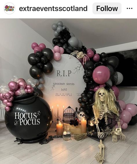 Halloween Chiara Backdrop, Halloween Photo Booth Ideas Backdrops, All Black Halloween Party, Hocus Pocus Balloons, Hocus Pocus Balloon Arch, Girly Gothic Halloween Party, Halloween Ballon Decor, Halloween Balloon Arch Ideas, Barbie Halloween Decorations