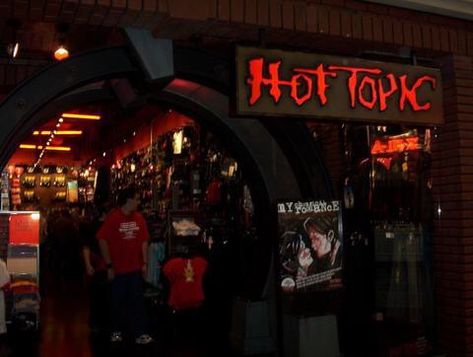 Old Hot Topic, Hot Topic Store, 2000s Goth, Scene Aesthetic, 2000s Emo, Emo Aesthetic, Sweet Revenge, Rawr Xd, Emo Kid