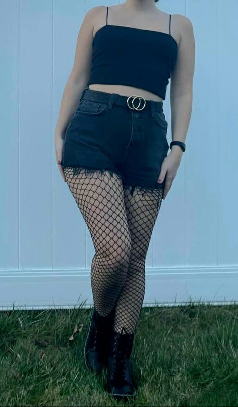 Biker Shorts And Fishnets Outfit, Fishnet Under Shorts, Black Shorts And Fishnets Outfits, Fishnets And Shorts Outfits, Shorts And Fishnets Outfits, Shorts With Fishnets Outfits, Fishnets With Shorts, Fishnet Outfit Ideas, Fishnets And Shorts