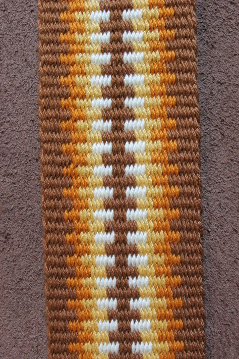 ASpinnerWeaver: A Dozen Plain Weave Pattern Drafts by Annie MacHale #inkleweaving #patterns Plain Weave Pattern, Inkle Weaving Patterns, Tablet Weaving Patterns, Finger Weaving, Mochila Crochet, Weaving Loom Diy, Inkle Weaving, Weaving Loom Projects, Inkle Loom