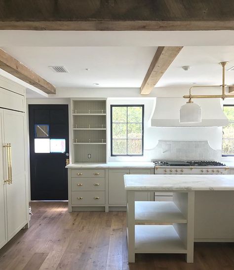 Amber Lewis (@amberinteriors) • Instagram photos and videos French House Plans, Architecture Window, Kitchen Cabinet Interior, Kitchen Looks, Marble Kitchen Island, Amber Lewis, Kitchen Marble, Trendy Kitchen, Low Ceiling