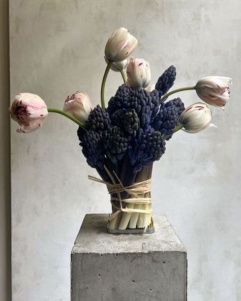 the poetry of material things on Tumblr Boquette Flowers, Flower Installation, Flower Therapy, Deco Floral, Arte Floral, Ikebana, Love Flowers, Flower Shop, Pretty Flowers