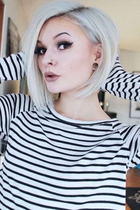 Short Blonde Hair Color Ideas, Short Blonde Hair Color, Style Of Hair, White Blonde Bob, Platinum Blonde Bobs, Medium Hairstyle, Hairstyle For Women, Blonde Hair Color Ideas, Platinum Blonde Hair