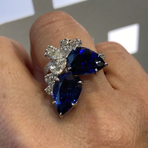 Charlotte Esprit Joaillerie on Instagram: “✨Harry Winston✨Sapphires, Diamonds, Platinum✨ #jewellery #jewels #harrywinston #harrywinstonring #espritjoaillerie #patrimoinejoaillerie…” Harry Winston Sapphire Ring, Harry Winston Sapphire, Harry Winston Ring, Platinum Jewellery, Tiffany And Co Jewelry, Harry Winston, Tiffany And Co, Sapphire Ring, Platinum