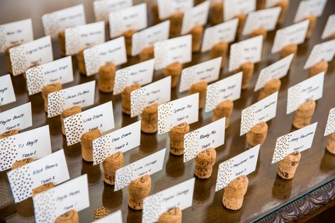 Champagne Cork Place Card Holders, Cork Name Card Holders, Cork Place Cards, Champagne Cork Crafts, Creative Place Cards Wedding, Wedding Name Tags, Cork Wedding, Everyday Crafts, Wedding Seating Cards