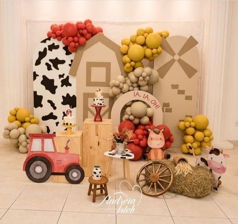 Barn Birthday Party, Mcdonalds Birthday Party, Cowboy Themed Birthday Party, Farm Theme Birthday, Farm Baby Shower, Farm Animals Birthday Party, Farm Themed Birthday Party, Baby Birthday Decorations, Cowboy Baby Shower