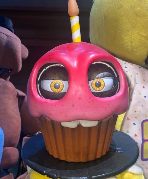 Fnaf Cupcake Art, Cupcake Fnaf Movie, Chica Cupcake Fnaf, Fnaf Movie Cupcake, Chicas Cupcake Fnaf Cake, Five Nights At Freddy's Cupcake, Chica Cupcake, Fnaf Cupcake Cake, Chica Fnaf Art