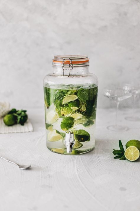 The Best Mojito Dispenser Cocktail Recipe - Silver Mushroom Drink Dispenser Recipes, Mojito Recipe Pitcher, Mojito Pitcher, Mojito Bar, Mojito Drink, Mojito Mocktail, Virgin Mojito, Organic Luxury, Timeless Interior