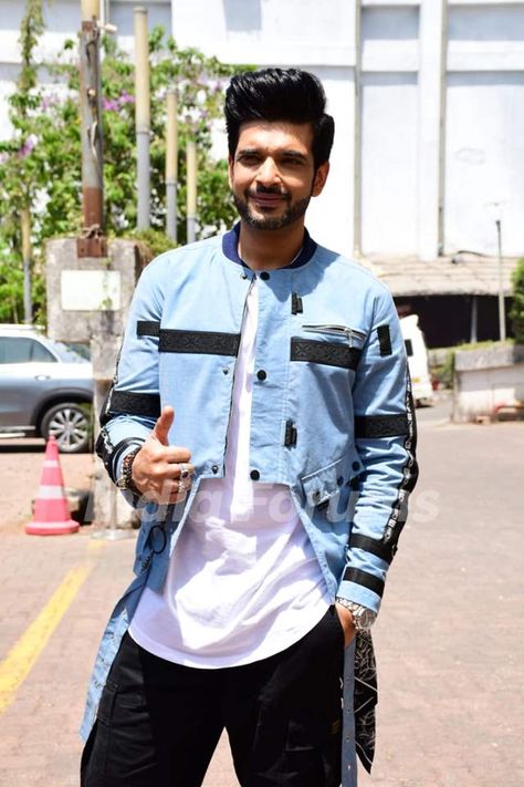 Karan Kundrra spotted on the sets of Dance Deewane Juniors Karan Kundra, Bollywood Celebrities, Spot On, Denim Jacket, Bomber Jacket, Celebrities, Hair Styles, Quick Saves