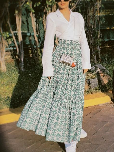 Long Skirt College Outfits, Long Skirt Outfits Indian Casual, Banaras Trip, Long Skirt Outfits Indian, Skirt Outfits Indian, Retro Outfits 90s Women, Retro Outfits 90s, College Outfits Indian, Blue Skirt Outfits