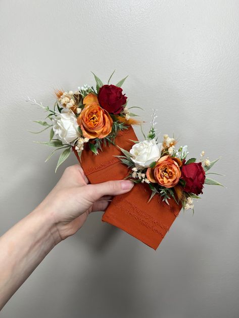 Wedding Pocket Boutonniere Terracotta Groom Boutonnière Squere Groomsmen Rust White Burnt Orange Ivory Boutonniere Red Artificial Flowers - Etsy Burnt Orange Flower Bouquet Wedding, Rust Color Wedding Flowers, Fall Pocket Square Boutonniere, Boho Pocket Boutonniere, Dried Oranges Wedding Decor, Groom Flower Pocket, Terracotta Flowers Wedding, Terracotta Wedding Groom, Burnt Orange Weddings Groomsmen