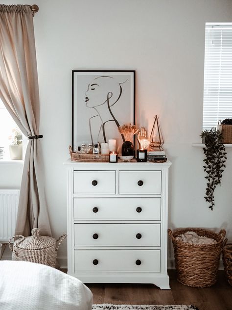 Living Room Chest Decor, Chest Of Drawer Decor, Drawer Decoration Ideas, How To Style Chest Of Drawers Bedroom, Small Dresser Decor Bedroom, Drawer Chest Decor Ideas, Dresser Chest Decor, Small Chest Of Drawers Bedroom, Bedroom Drawer Decor