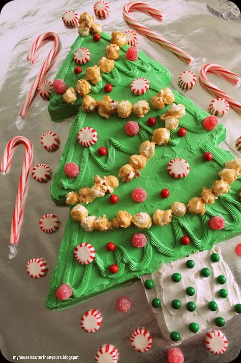 *~my house is cuter than yours~*: Christmas Tree Cake Christmas Tree Shaped Cake, Christmas Tree Cakes Ideas, Christmas Tree Sheet Cake, Sheet Pan Cake, Simple Cake Design, Week Template, Edible Centerpieces, Christmas Tree Cakes, Christmas Bakery