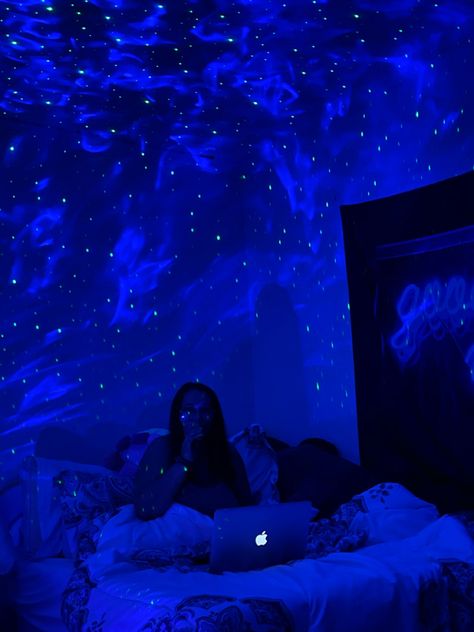 MacBook sky light, blue, bed , tapestry. Bedroom, aesthetic Laying In Bed Listening To Music, Laying In Bed Aesthetic Night, Laying In Bed Aesthetic, Light Bedroom Aesthetic, Vibing To Music, Star Projector Light, Laying In Bed, Sky Light, Light Bedroom