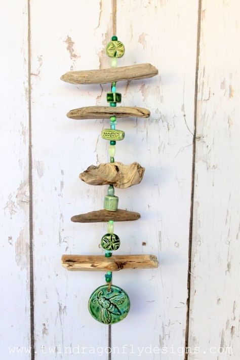 Driftwood Wind Chime, Takken Decor, Carillons Diy, Wind Chimes Homemade, Deco Marine, Driftwood Diy, Driftwood Art Diy, Driftwood Projects, Diy Wind Chimes