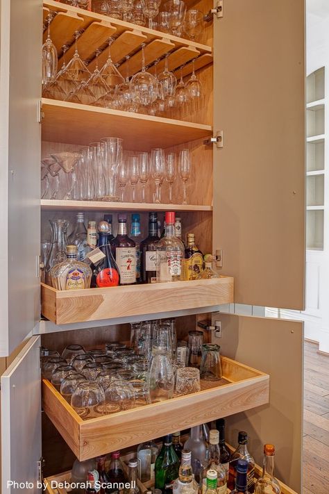 Closet Liquor Cabinet, Home Bar With Butcher Block Top, Liquor Closet, Closet Bar Ideas, Kitchen Remodel Vintage, Bar Closet, Cabin Bar, Bar Deco, Homemade Bar