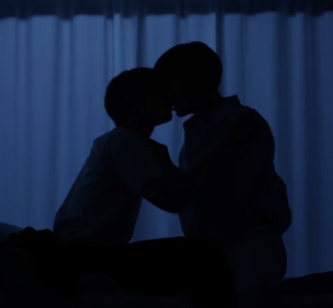 blueming Mlm Relationship Aesthetic Faceless, Eclipse Solar, Kang Taehyun, Dark Love, Aesthetic Boys, Pose Reference Photo, Fukuoka, Couple Aesthetic, Blue Aesthetic