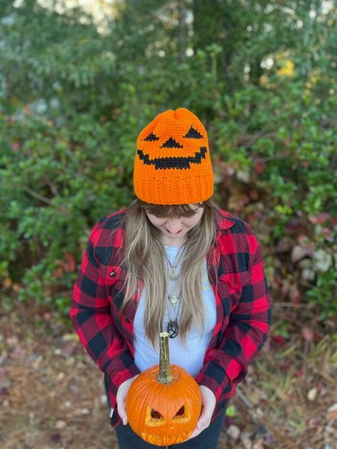 Crochet Jackolantern Hat, Halloween Beanies Crochet, Halloween Hats Crochet, Crochet Jack O Lantern Pattern, Crochet Pumpkin Beanie, Crochet Halloween Beanie, Halloween Crochet Beanie, Crochet Pumpkin Hat Free Pattern, Crochet Jack O Lantern