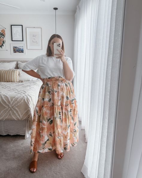 How To Style A Midi Skirt Plus Size, Midsize Long Skirt Outfit, Long Skirts Midsize, Pleated Skirt Midsize, Modest Outfits Plus Size, Floral Skirt Outfits Midsize, Ethan Euphoria, Plus Size Church Outfits, Dress Design For Women