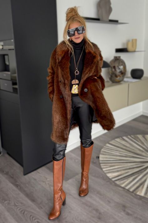 Fabulous at 54: How to Rock Faux Fur Coats This Winter - Fabulous Ever After Vintage Fur Coat Outfit, Coats Outfit, Winter Faux Fur Coat, Winter Style Inspiration, Paris Winter, Boots And Leggings, Faux Fur Coats, Coat Style, Style Inspiration Winter