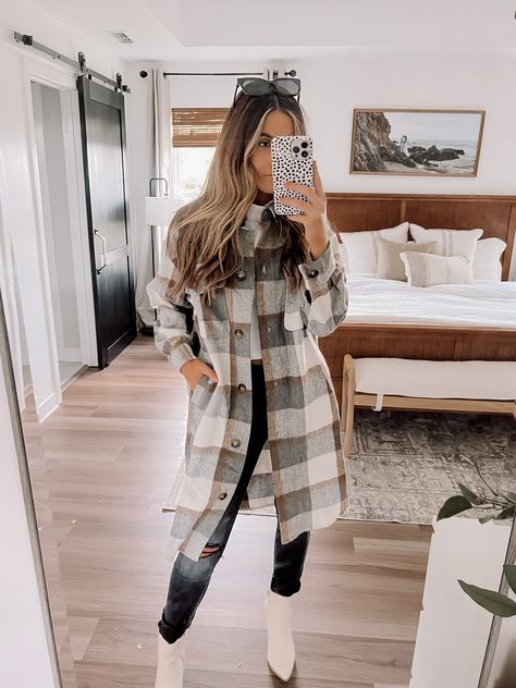 Long Flannel Shirt Outfit, Flannel Jacket Outfit, Shacket Outfit Women, Plaid Jacket Outfit, Flannel Shirt Outfit, Long Flannel, Flannel Style, Shacket Outfit, Flannel Coat