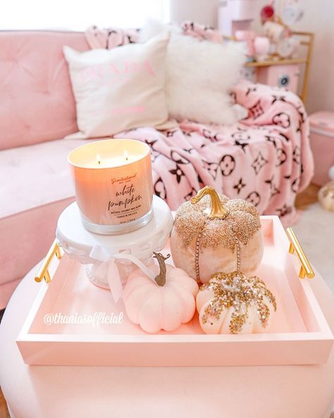 Atomic Aesthetic, Fall And Halloween Decor Ideas, Christmas Heaven, Girly Autumn, Fall Princess, Fall Apartment, Pink Halloween Costumes, Pink Thanksgiving, Fall And Halloween Decor