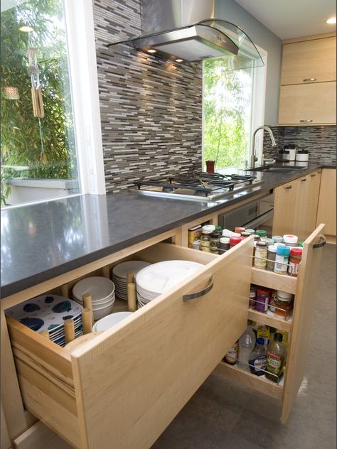 Deep Drawer for Pot Storage - Slide Out Drawers Kitchen Cabinets Design, Pictures, Remodel, Decor and Ideas - page 4 Contemporary Kitchen Remodel, Kabinet Dapur, Spice Racks, Popular Kitchens, Kitchen Decorating, Kitchen Drawers, Kitchen Remodel Idea, Kitchen Pantry, Küchen Design