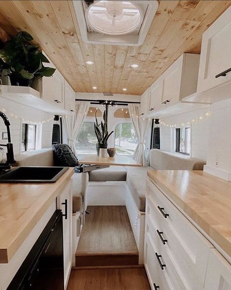 Dodge Camper Van, Husbil Makeover, Motorhome Interior, Camper Interior Design, Tiny House Camper, Caravan Renovation, Kombi Home, Van Conversion Interior, Caravan Interior