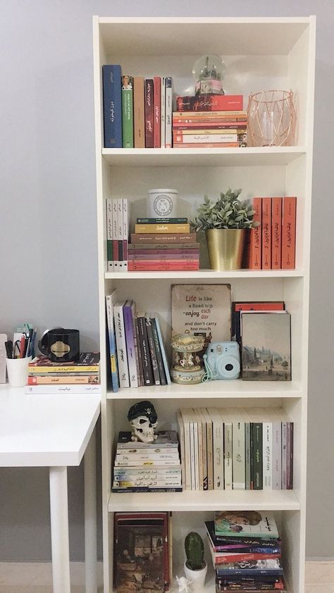 Bedroom Book Shelf Ideas, Bookshelf Styling With Books, Bookshelves Ideas For Bedroom, Book Shelf Ideas Bedroom, Bookshelf Designs, Bookshelf Inspiration, Hanging Craft Ideas, Bookshelves In Bedroom, Shelf Decor Living Room