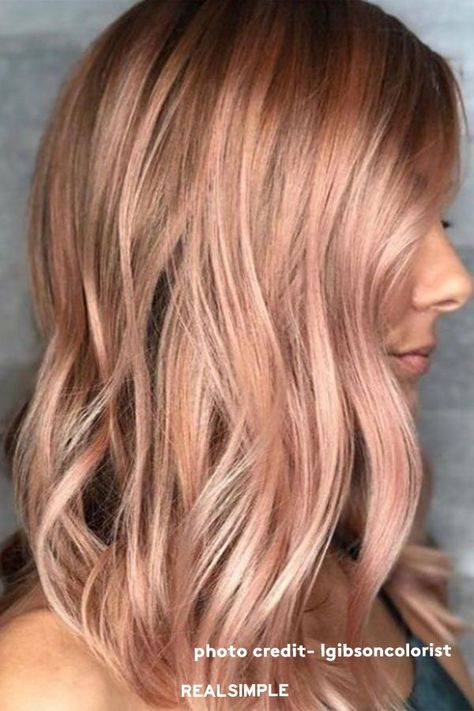 Hair Colour Fall 2023, Pink Rinse On Blonde Hair, Rose Gold Hair Fair Skin, Hair Color Trends 2023 Women Summer, Dusty Peach Hair, Dusty Copper Hair, Dark Rose Blonde Hair, Trending Hair Color 2023 Women, Peach Hair Color Rose Gold