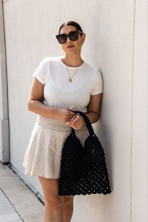 Pairing a neutral linen skirt with a simple white tee for the perfect monochromatic summer outfit. The contrasting black accessories give the visual interest and pop against a light neutral look. Slick Back Bun, Linen Mini Skirt, Kendi Everyday, Regina George, Slick Back, Black Accessories, Linen Skirt, Simple White, White Tee