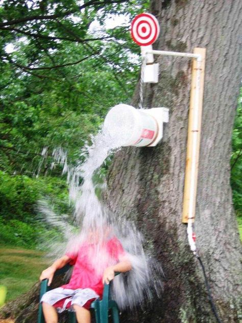 Dunk Bucket | Bored of the same activity? Make this Summer season more fun and exciting for your kids and family with our 20 DIY Project Ideas. Diy Dunk Tank, Lollipop Spiders, Halloween Hunt, Games Halloween, Dunk Tank, Toddler Parties, Halloween Games For Kids, Halloween Activity, Games Kids