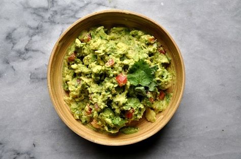 15 Creative Ways to Eat Guacamole That Don’t Involve Chips Vegan Pesto Sauce, How To Make Macaroni, Trader Joes Vegan, Baked Falafel, Plantbased Recipes, Sweet Potato And Apple, Avocado Pesto, Pumpkin Spice Muffins, Salsa Dip