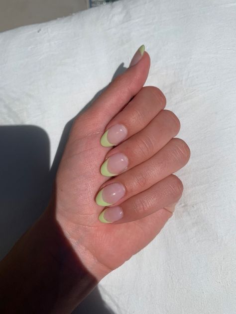 Light Green Round Nails, Green Almond Nails, Picasso Nails, Oval Acrylic Nails, Oval Shaped Nails, Teen Nails, Summery Nails, Casual Nails, Almond Acrylic Nails