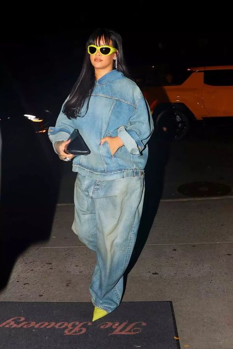 Whisky Party, Balenciaga Outfits, Nyc Street Fashion, Nyfw 2022, Denim Outfit Fall, Rihanna Work, Double Denim Outfit, Nyfw Outfits, Nyfw Style