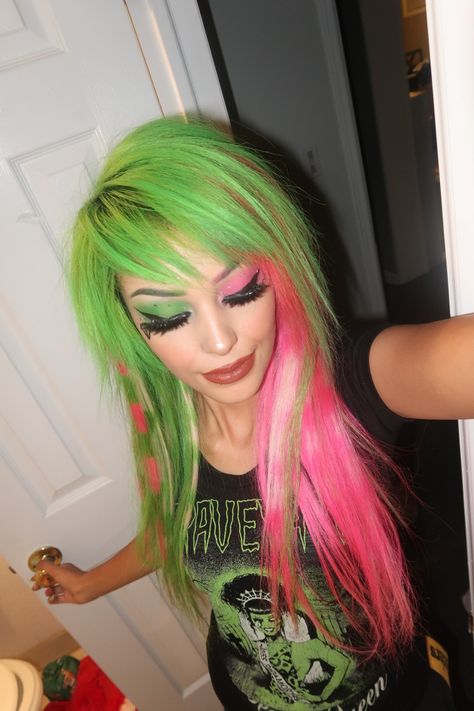 @plu.toni.an Green And Pink Scene Hair, Planning Characters, Scene Wigs, Scene Hair Ideas, Scenemo Hair, Pink Scene Hair, Monster High Hair, Pink And Green Hair, Scene Hair Colors