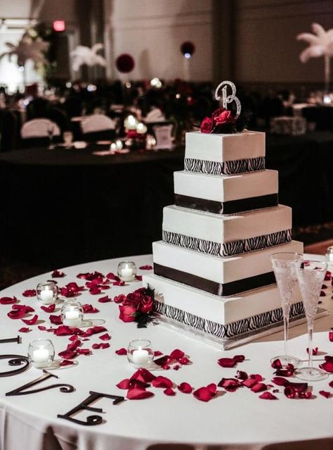 FAVORITE!!!! Zebra Wedding Theme, Zebra Wedding, Wedding November, Black Red Wedding, Black Wedding Decorations, Cake Tables, Safari Wedding, Bella Wedding, Wedding Anniversary Celebration